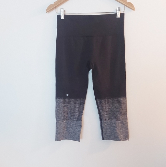 Lululemon Seamlessly Street Crop Heathered Black and Gray Size 6 - Picture 4 of 7